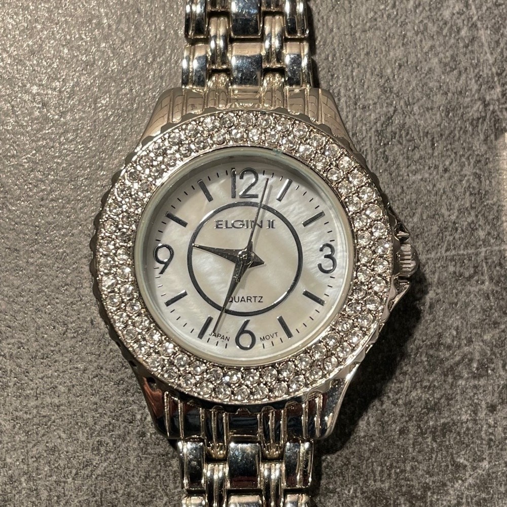 Beautiful Silver Tone Watch by Elgin - New Battery - Picture 2 of 8